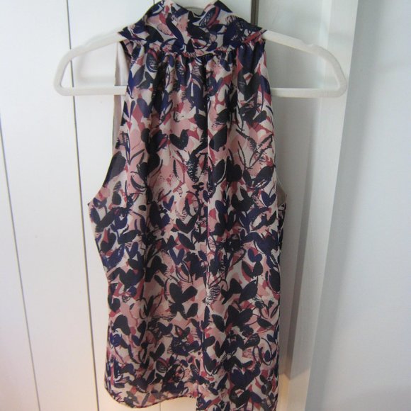 Pretty Banana Republic Tie Neck Blouse - Picture 2 of 4